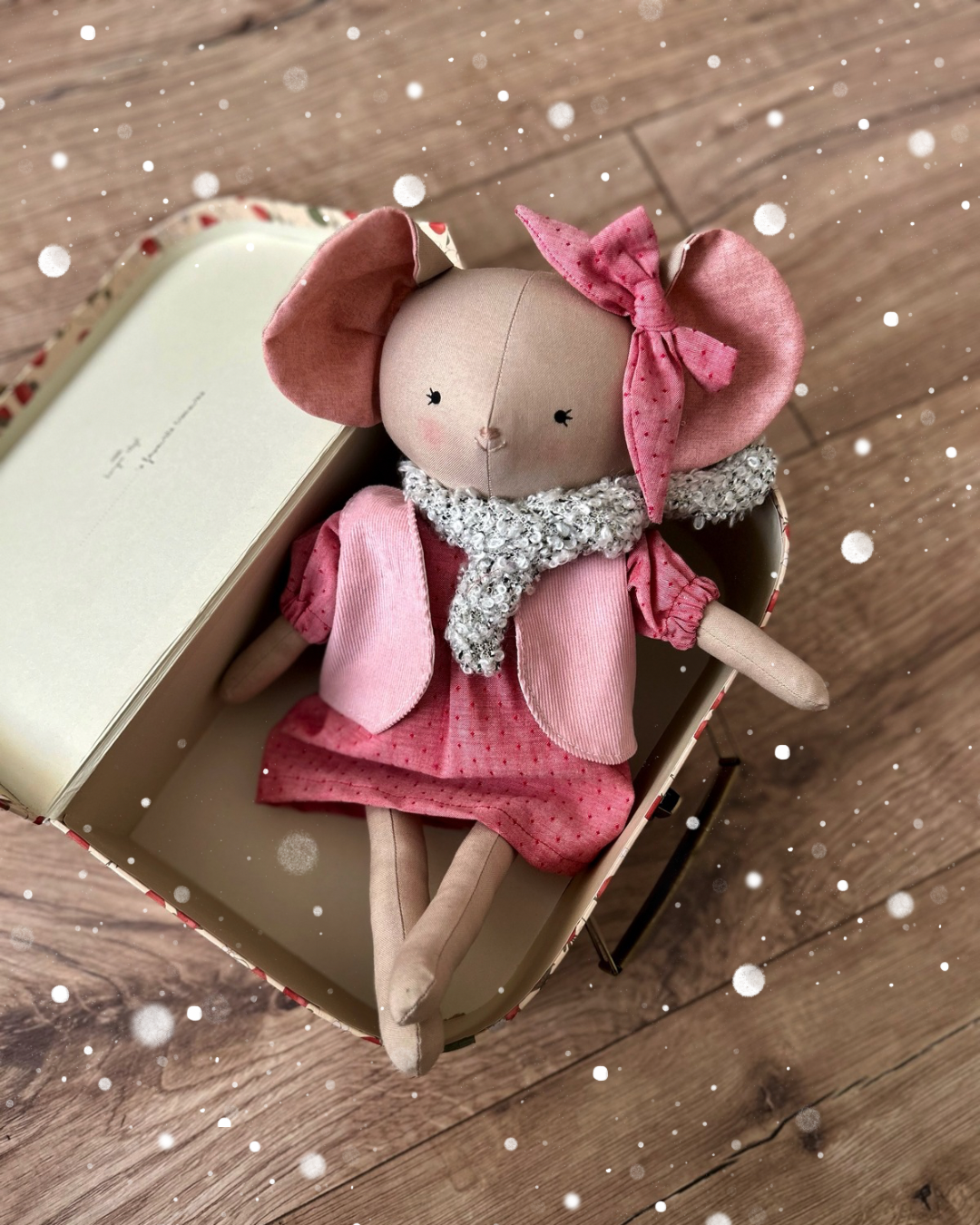 Rózsaszín ruhás egér