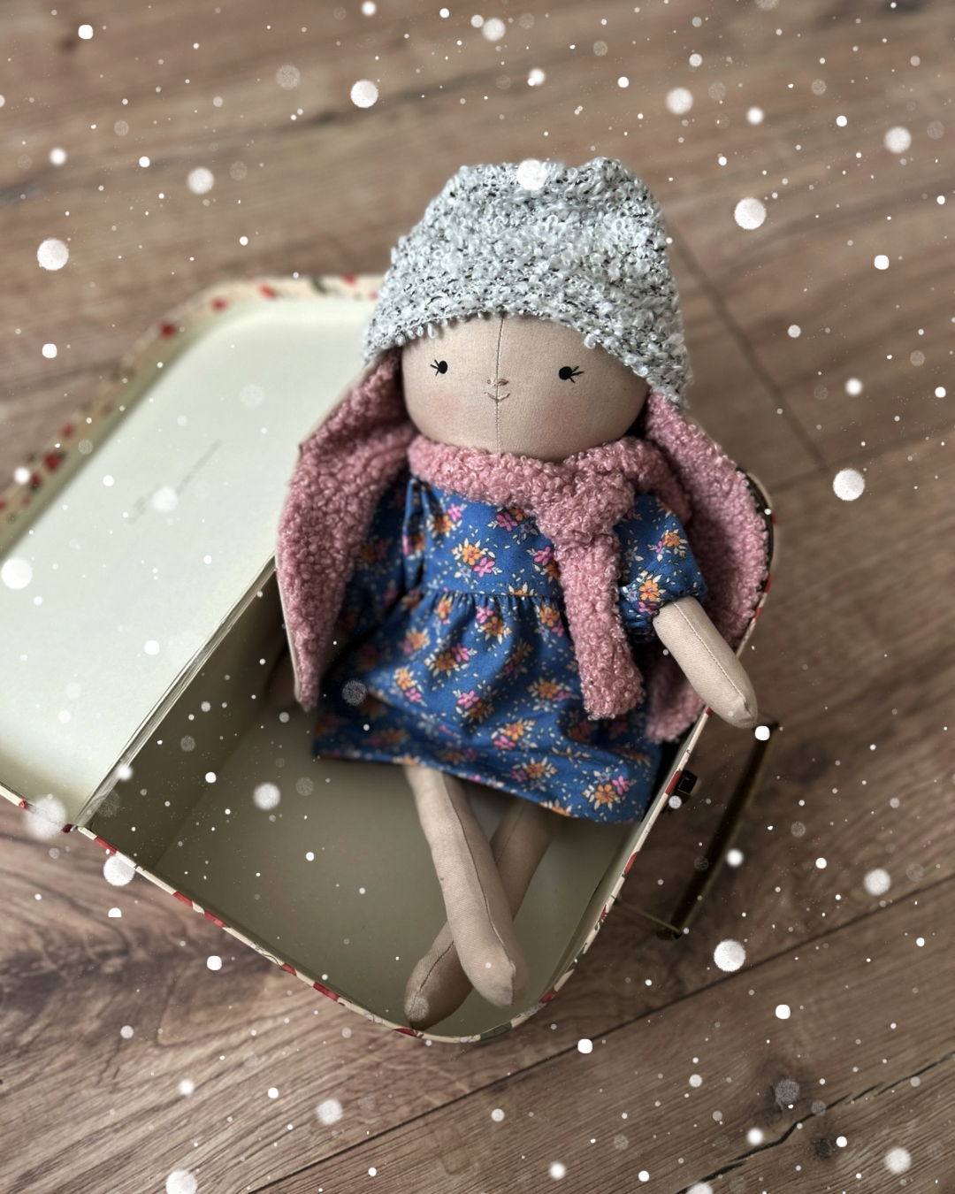 Virágos ruhás nyuszi